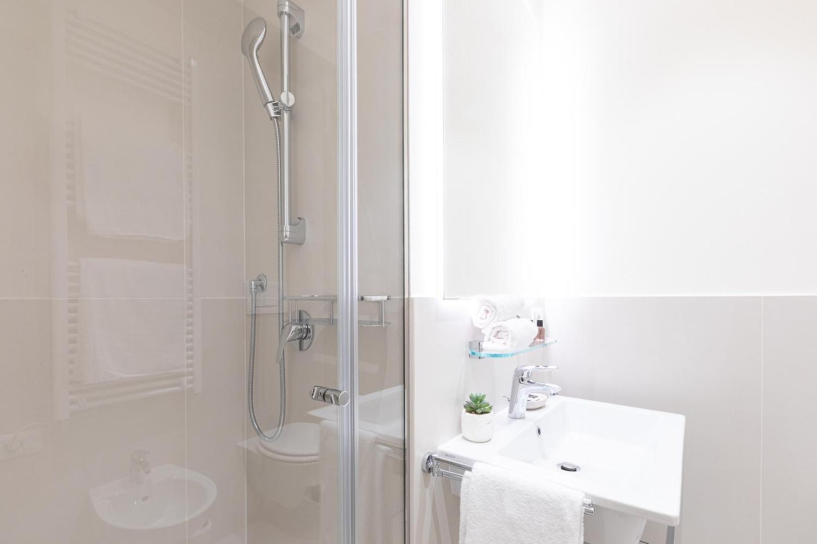 Centrale Suite With Balcony - Top Collection Milan Bagian luar foto